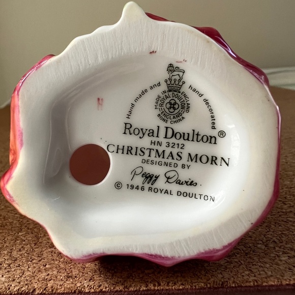 Royal Doulton's 'Christmas Morn' Miniature - Picture 15 of 15
